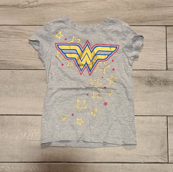 🍓 Girls Wonder Woman t-shirt☀️🌷 💧 💕 🍂 🍎🍋🌷🎀🦄🐯🐠 - Picture 1 of 2